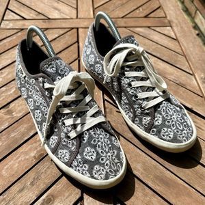 Taos Footwear Starlite Eyelet Grey Classic Tie Up Sneakers